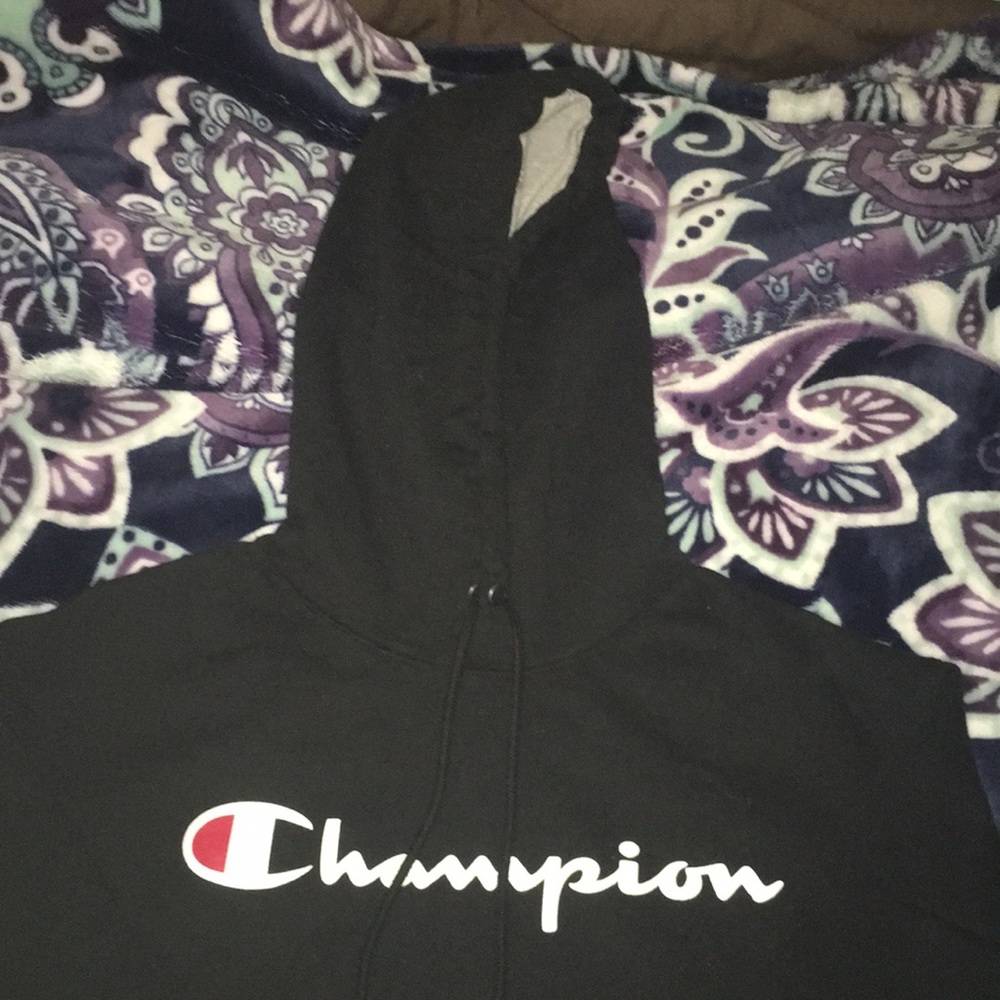 Men’s champion sweatshirt